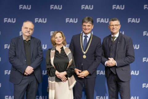 Zum Artikel "Prof. Dr. Peter Dabrock has earned the Medal of Merit from the FAU"