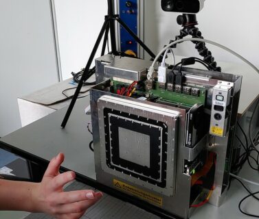 Zum Artikel "Innovative Hand Camera – Contactless Tracking of Hand Movements with Radar and Depth Camera"